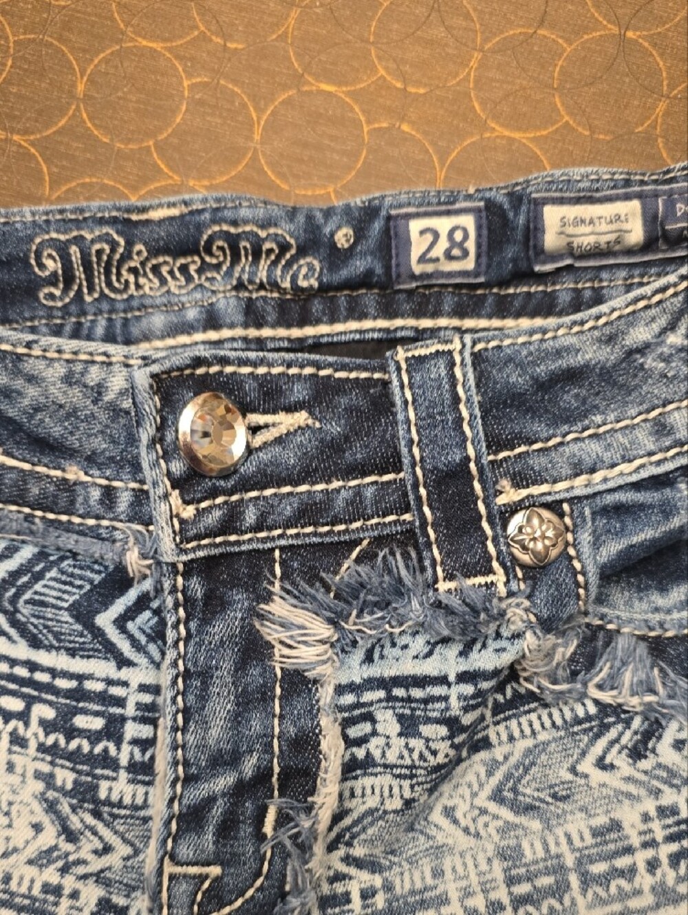 Miss Me Aztec Print Frayed Denim Shorts Signature Rise Size 28 Y2K McBling